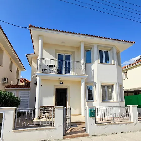 Вілла Sunny Luxury Ларнака